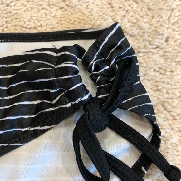 NEVER WORN BLACK WITH WHITE STRIPES TIE SIDES BIKINI BOTTOMS SIZE LARGE - Picture 5 of 9
